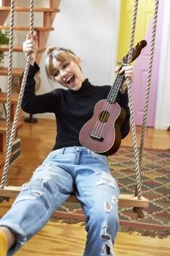 Fender Grace VanderWaal Signature 'Moonlight' Soprano Ukulele In Navy Blue -Professional Guitar Store 283407 Grace20VanderWaal20Fender20Venice20Ukulele2C20Natural201