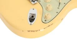 Fender Limited Edition Road Worn '60s Stratocaster In Vintage White 25 Fender Limited Edition Road Worn '60s Stratocaster In Vintage White -Professional Guitar Store 408717 0149834341 FSR20281229