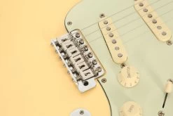 Fender Limited Edition Road Worn '60s Stratocaster In Vintage White 26 Fender Limited Edition Road Worn '60s Stratocaster In Vintage White -Professional Guitar Store 408718 0149834341 FSR20281329