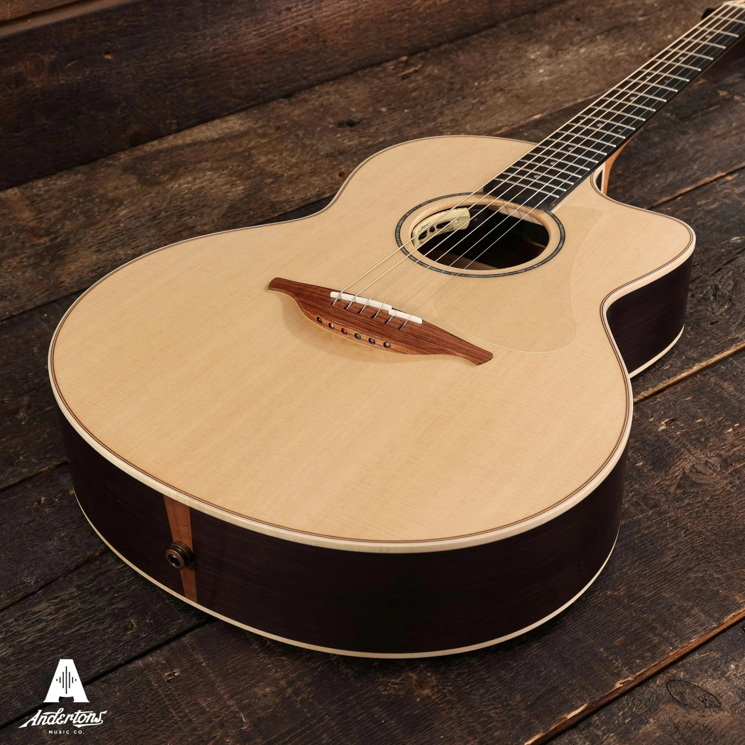 Lowden Stage Edition 32-SE Cutaway Electro-Acoustic Guitar 7 Lowden Stage Edition 32-SE Cutaway Electro-Acoustic Guitar - Image 7