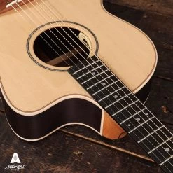 Lowden Stage Edition 32-SE Cutaway Electro-Acoustic Guitar 25 Lowden Stage Edition 32-SE Cutaway Electro-Acoustic Guitar -Professional Guitar Store 474929 2499120281629