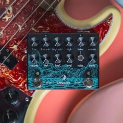 Walrus Audio Badwater Bass Preamp & D.I. Pedal -Professional Guitar Store 510413 Walrus Audio Badwater Lifestyle