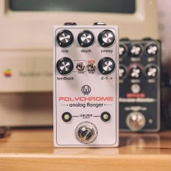 Walrus Audio Polychrome Retro Edition Analog Flanger Pedal -Professional Guitar Store 63613 Walrus Audio Polychrome Pedal Lifestyle