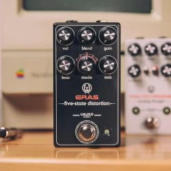 Walrus Audio Eras Retro Edition Five-State Distortion Pedal -Professional Guitar Store 63614 Walrus Audio Eras Retro Pedal Lifestyle