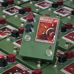 Hudson Limited Edition Broadcast-AP Ariel Posen Signature Preamp Pedal In Dark Green -Professional Guitar Store ARIELBROADCASTGREEN Hudson Broadcast Ariel Posen Dark Green Pedal Beauty