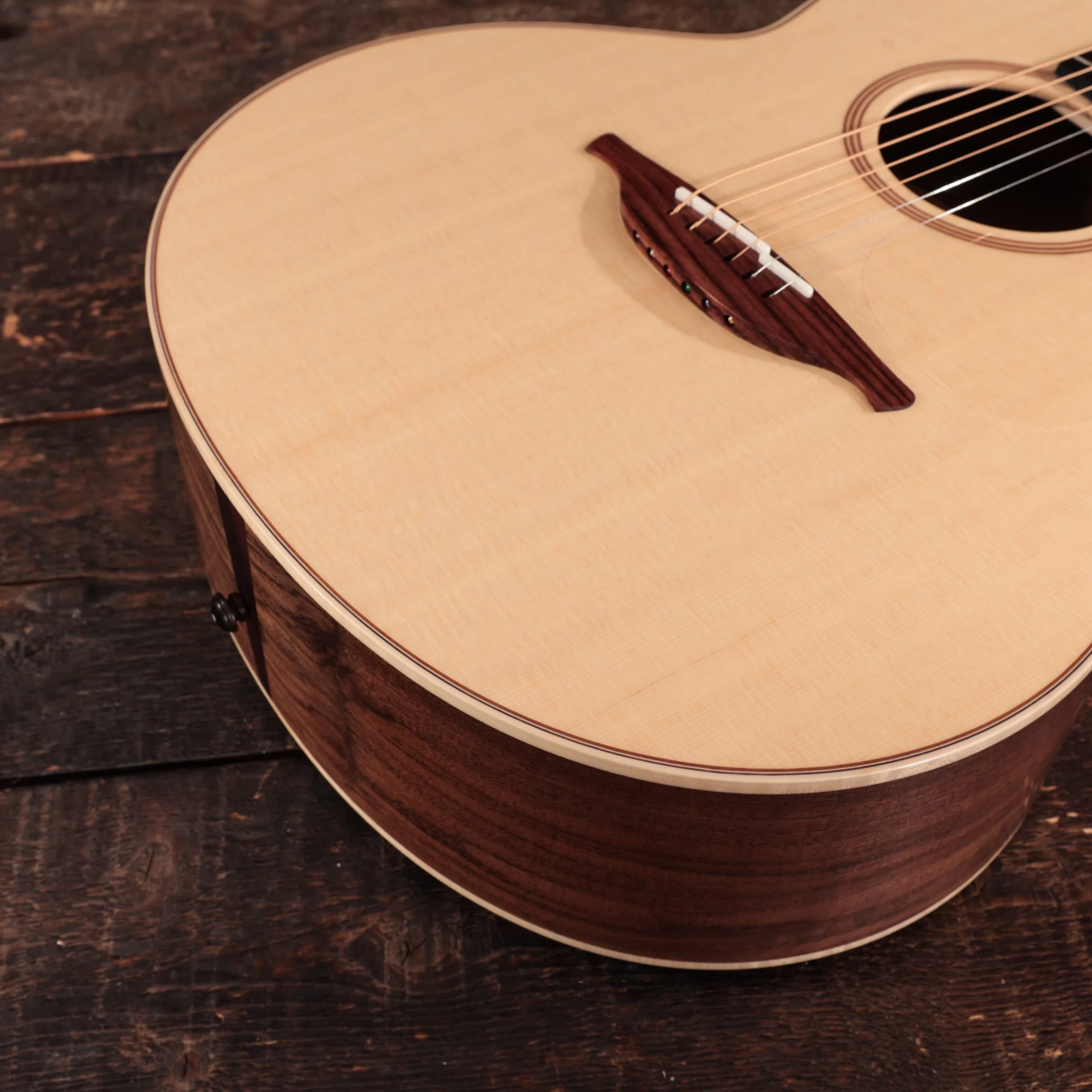 Lowden F-21 Walnut And Sitka Spruce Acoustic Guitar 10 Lowden F-21 Walnut And Sitka Spruce Acoustic Guitar - Image 10