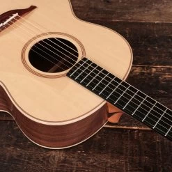 Lowden F-21 Walnut And Sitka Spruce Acoustic Guitar 23 Lowden F-21 Walnut And Sitka Spruce Acoustic Guitar -Professional Guitar Store F 21WA SS2B26855 26855 13