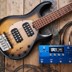 Boss GK-5B Electric Bass Guitar Divided Pickup 9 Boss GK-5B Electric Bass Guitar Divided Pickup -Professional Guitar Store GK5B Boss GK 5B Electric Bass Guitar Divided Pickup Lifestyle 3