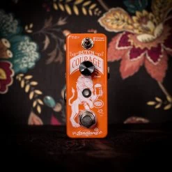 Landlord FX Dutch Courage Phaser Pedal -Professional Guitar Store LLFX DC Landlord FX Dutch Courage Lifestyle