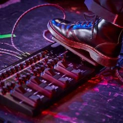 Boss ME-90 Guitar Multi-FX Processor 14 Boss ME-90 Guitar Multi-FX Processor -Professional Guitar Store ME90 Boss ME 90 Guitar Multi Effects Lifestyle 3