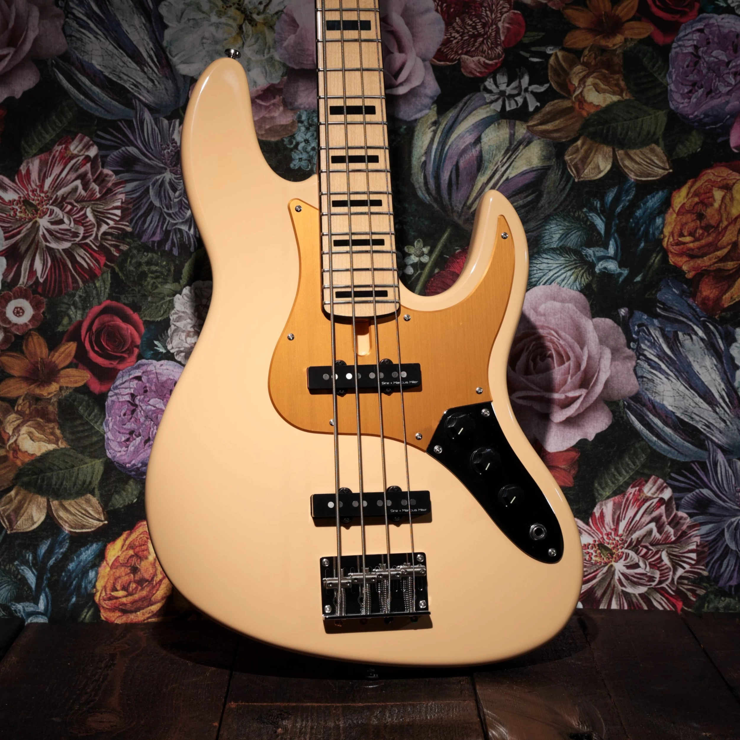 Sire Marcus Miller V5 24 Fret 4-String Bass Guitar In Vintage White 5 Sire Marcus Miller V5 24 Fret 4-String Bass Guitar In Vintage White - Image 5